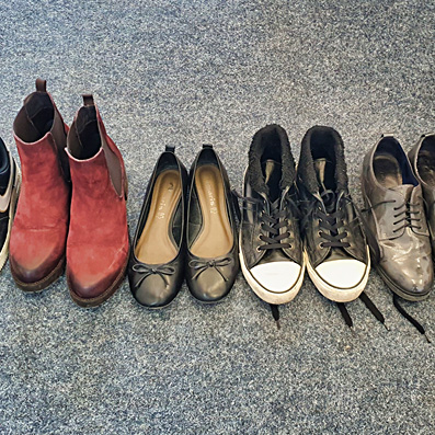 Wir sammeln getragene Schuhe Wir sammeln getragene Schuhe